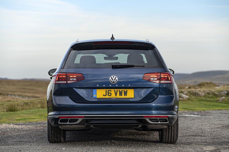  Volkswagen Passat R-Line Estate (B8) 2019 года  (UK) (фото 20 из 25)